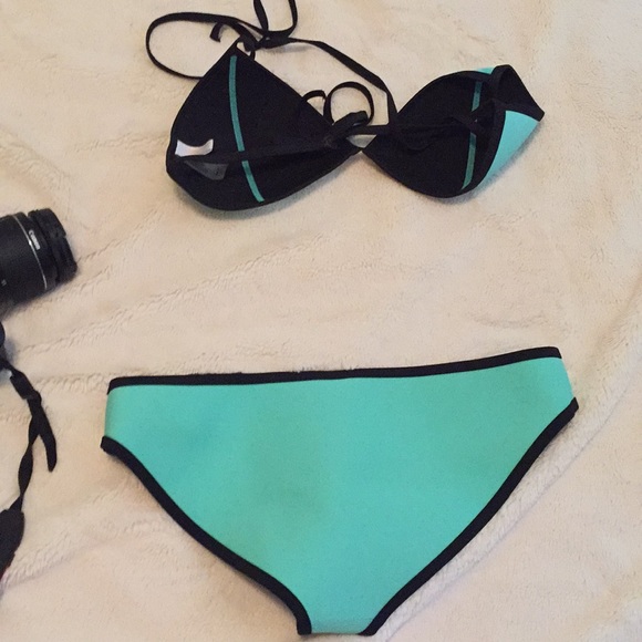 Bikini - Picture 2 of 2